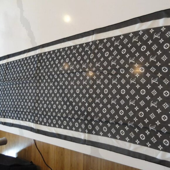 NEW AUTHENTIC RARE 2021 LOUIS VUITTON 100% SILK SCARF SCARVE BLACK WHITE 60"X20" - Picture 10 of 12